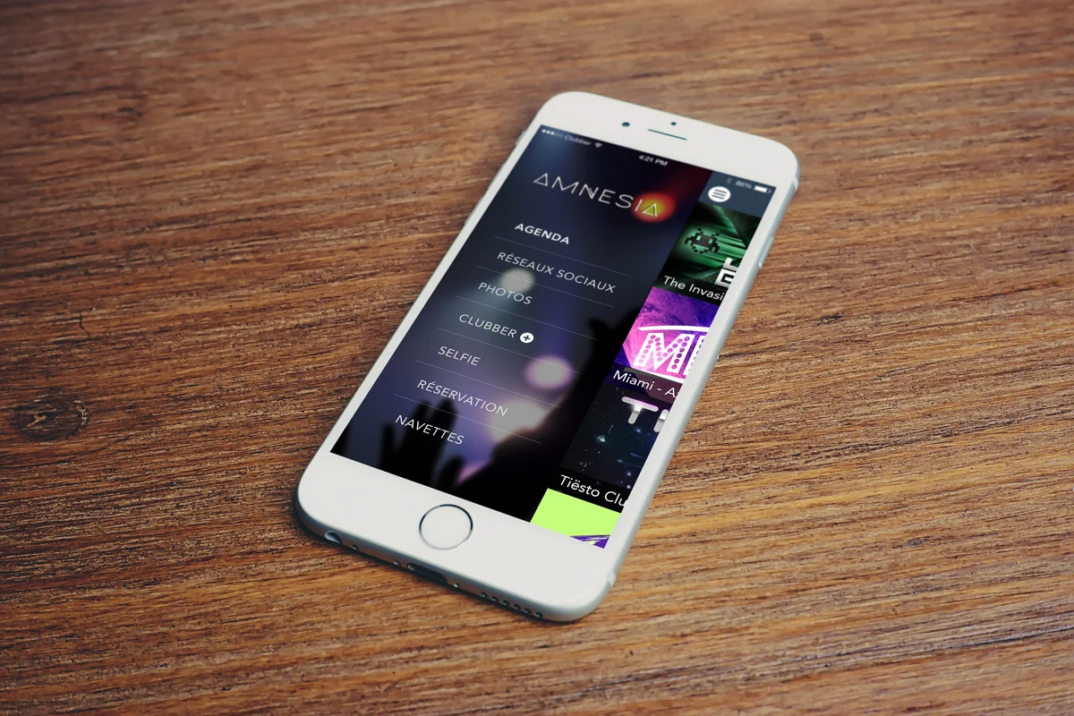 Exemple d’application Clubber aux couleurs du club Amnesia, avec son agenda, ses réservations et ses offres.